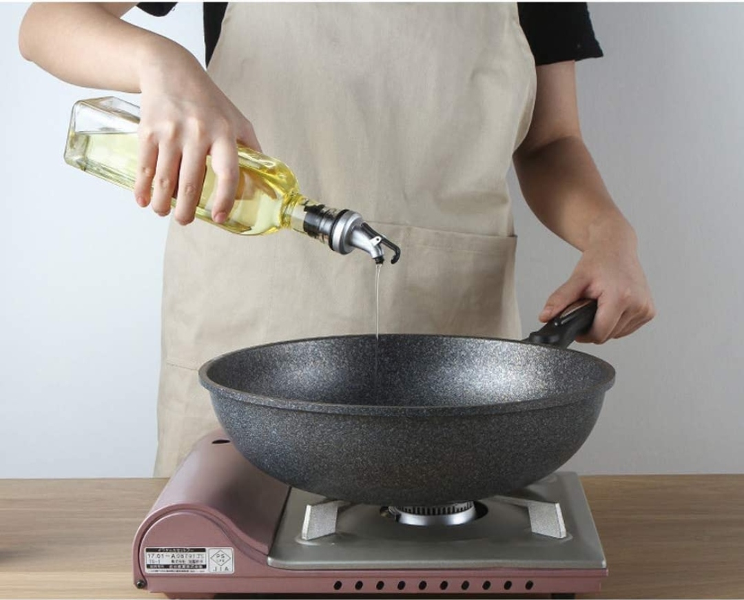 Plastic Oil Dispenser Bottle - Image 4